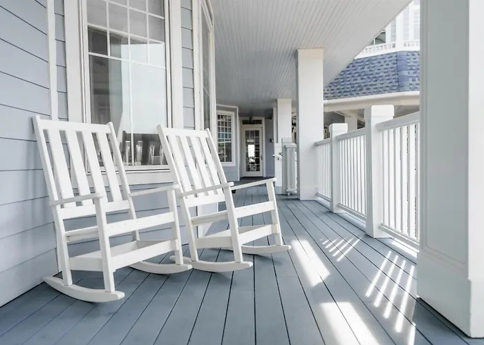 Madison Beach Hotel, Curio Collection By Hilton